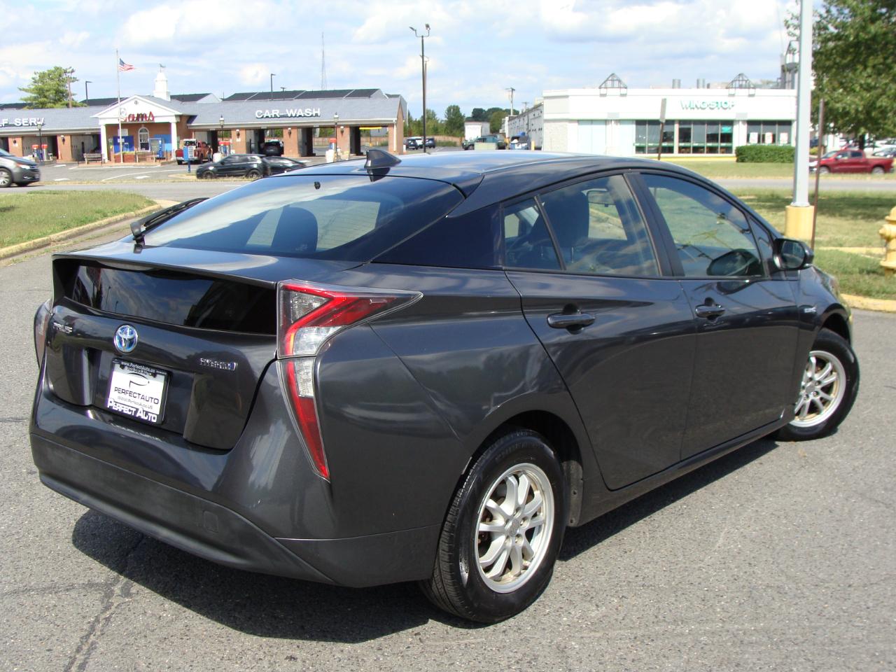 Toyota Prius 5dr HB Two (Natl) 2016