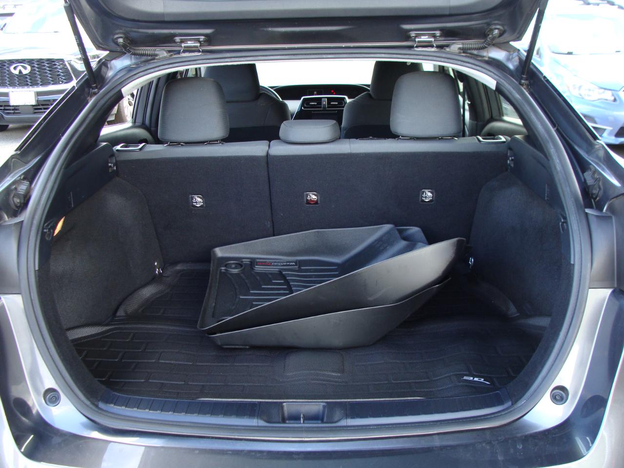 Toyota Prius 5dr HB Two (Natl) 2016