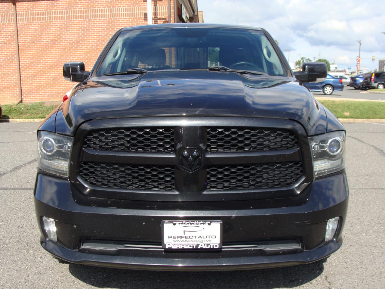 RAM 1500 Night 4x4 Crew Cab 5'7" Box *Ltd Avail* 2018