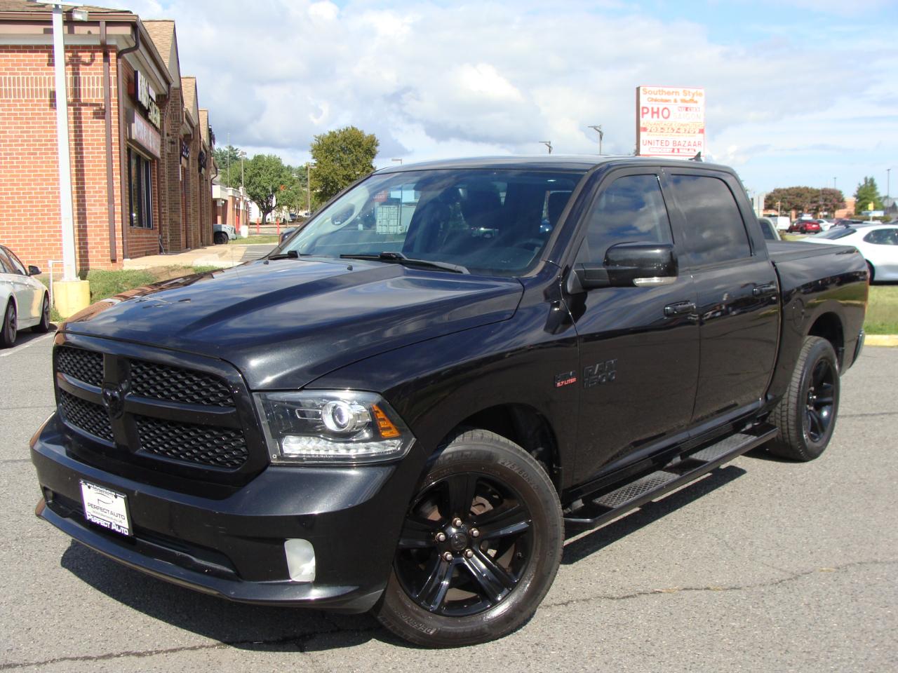 RAM 1500 Night 4x4 Crew Cab 5'7" Box *Ltd Avail* 2018