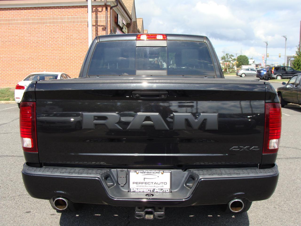 RAM 1500 Night 4x4 Crew Cab 5'7" Box *Ltd Avail* 2018