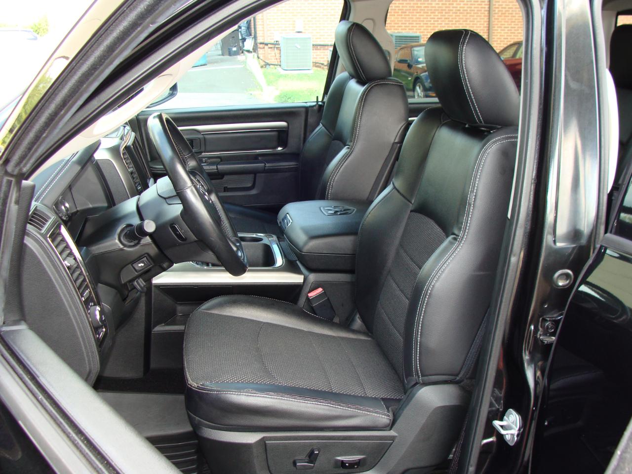 RAM 1500 Night 4x4 Crew Cab 5'7" Box *Ltd Avail* 2018