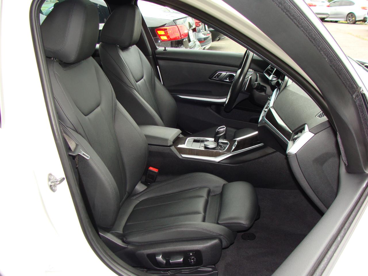 BMW 3 Series 330i xDrive Sedan 2019