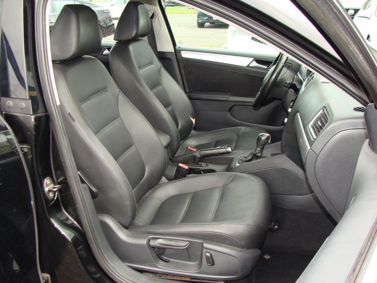 Volkswagen Jetta Sedan 4dr Auto SE PZEV 2013