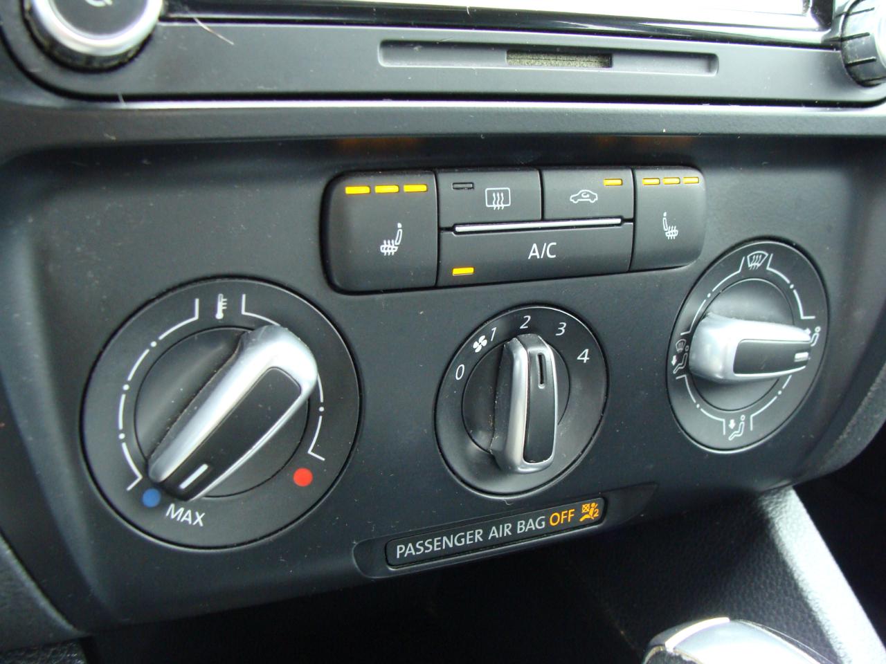 Volkswagen Jetta Sedan 4dr Auto SE PZEV 2013
