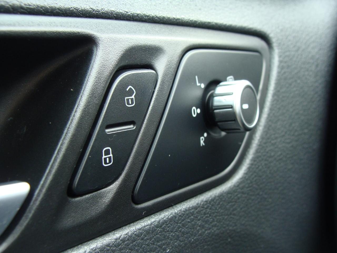 Volkswagen Jetta Sedan 4dr Auto SE PZEV 2013