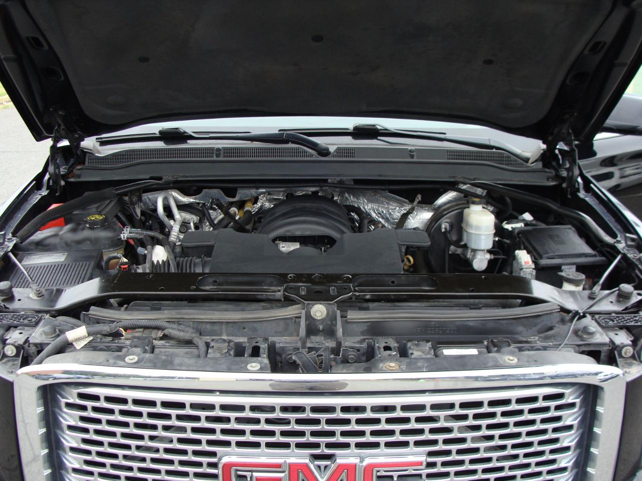 GMC Yukon XL 4WD 4dr Denali 2015