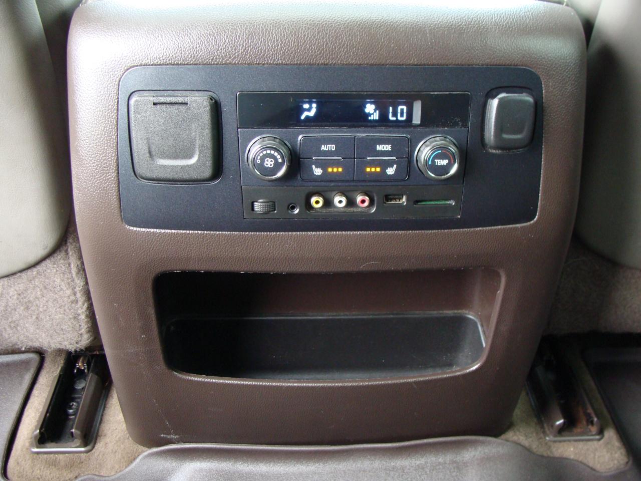 GMC Yukon XL 4WD 4dr Denali 2015