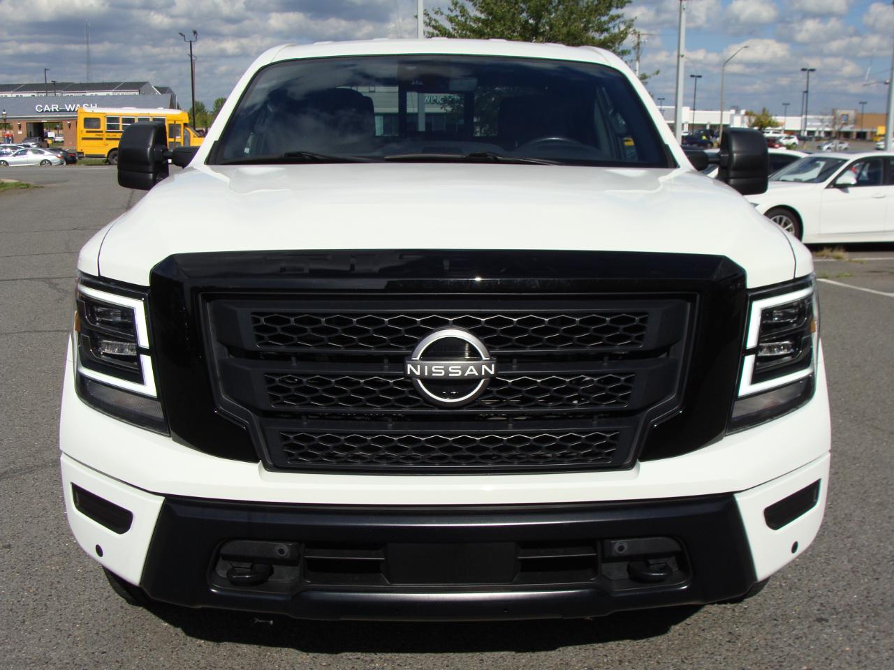Nissan Titan 4x4 Crew Cab SV 2024