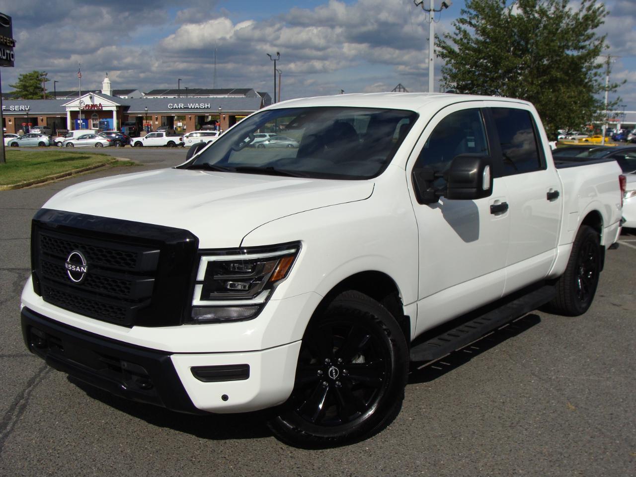 Nissan Titan 4x4 Crew Cab SV 2024