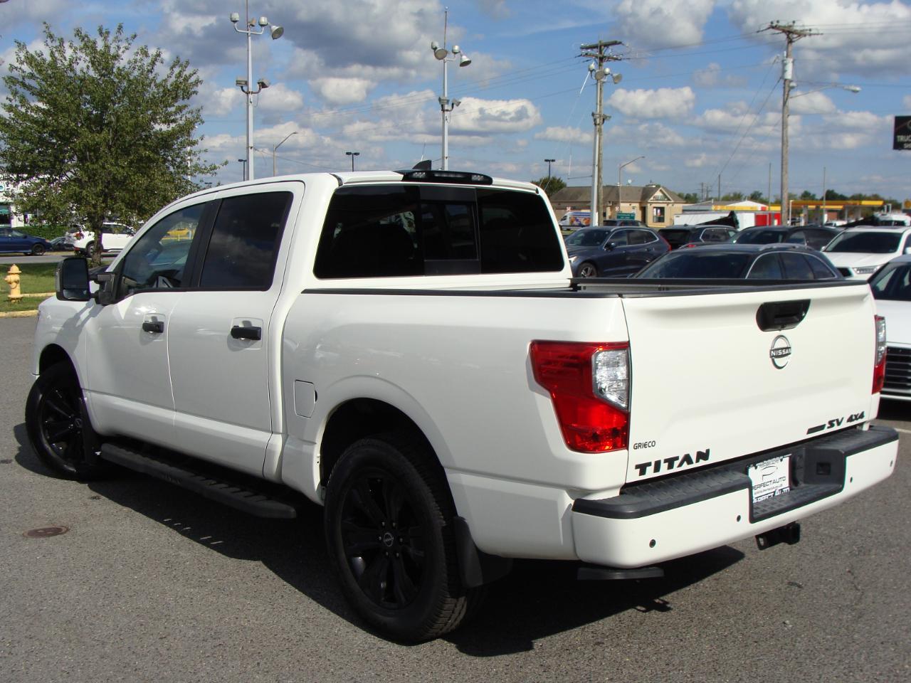 Nissan Titan 4x4 Crew Cab SV 2024
