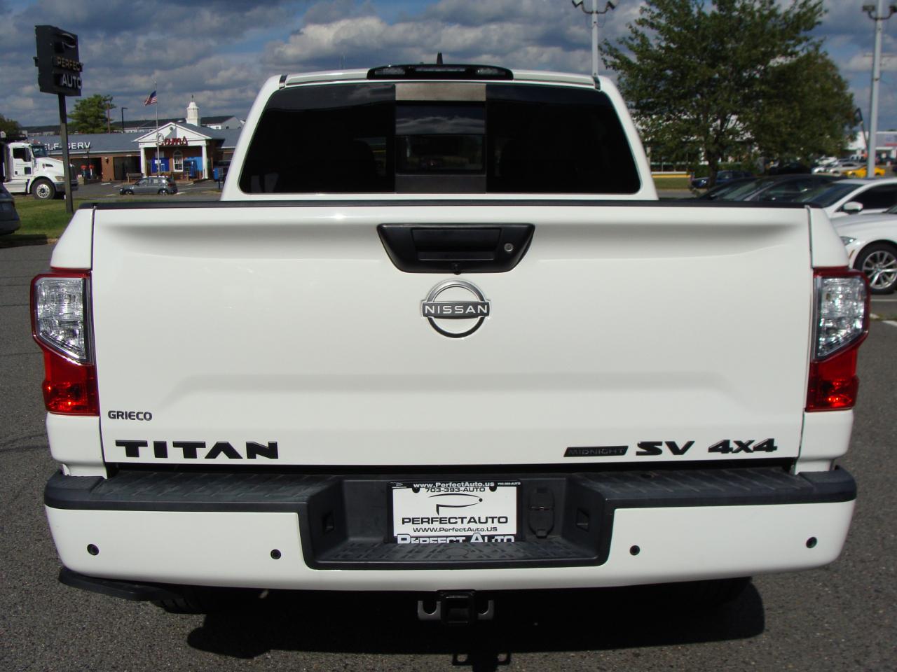 Nissan Titan 4x4 Crew Cab SV 2024