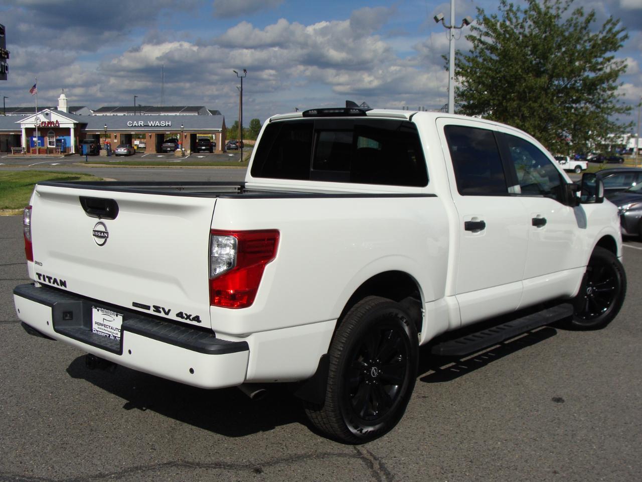Nissan Titan 4x4 Crew Cab SV 2024