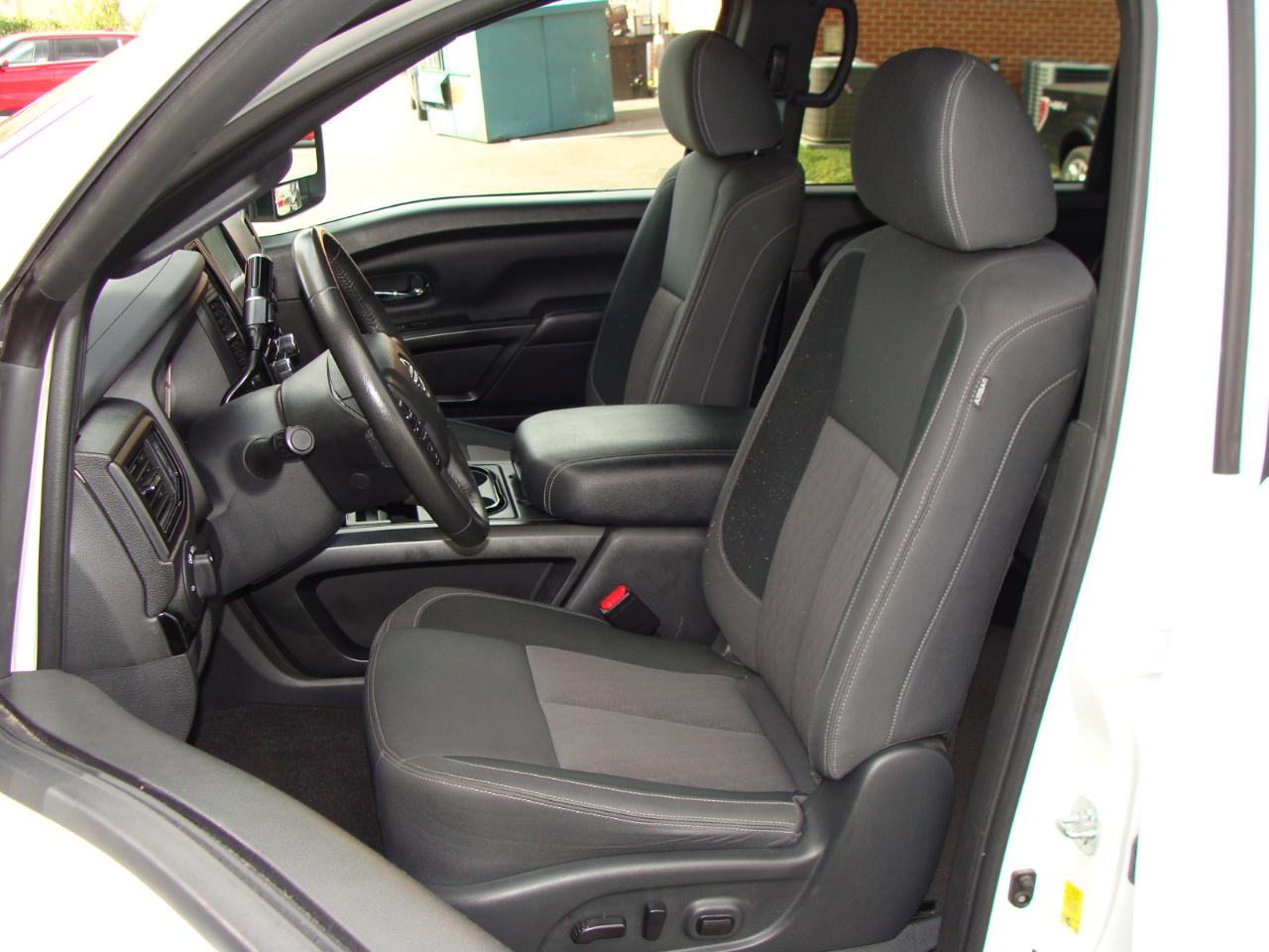 Nissan Titan 4x4 Crew Cab SV 2024