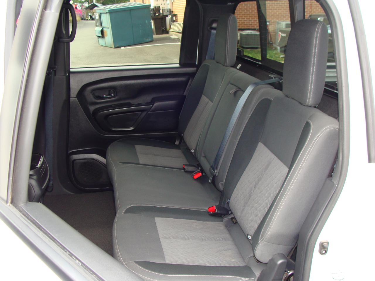 Nissan Titan 4x4 Crew Cab SV 2024