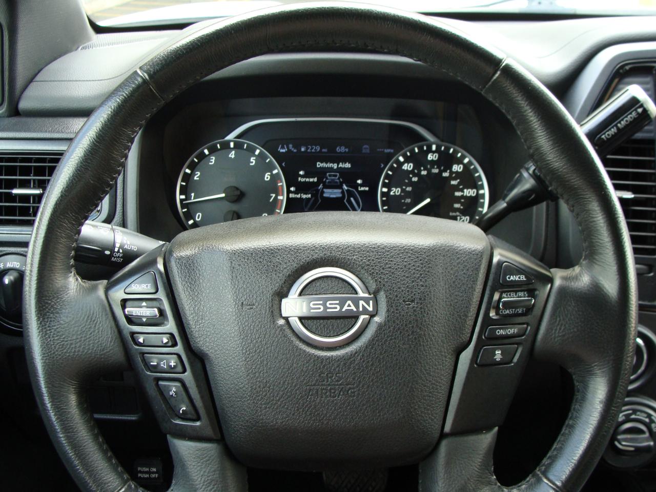 Nissan Titan 4x4 Crew Cab SV 2024