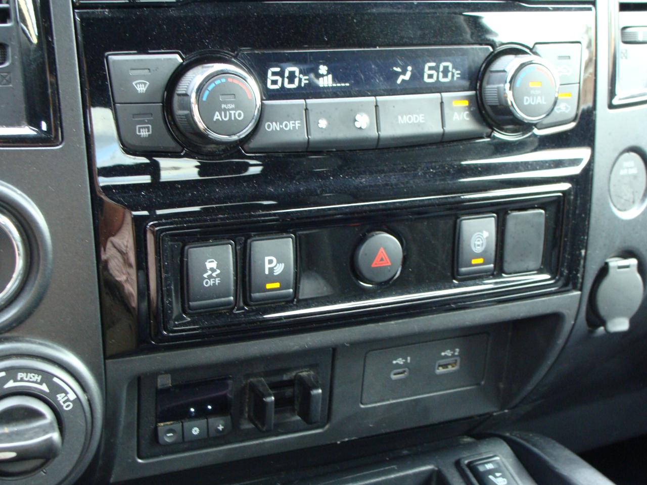 Nissan Titan 4x4 Crew Cab SV 2024