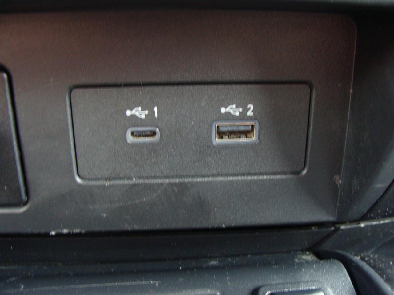Nissan Titan 4x4 Crew Cab SV 2024