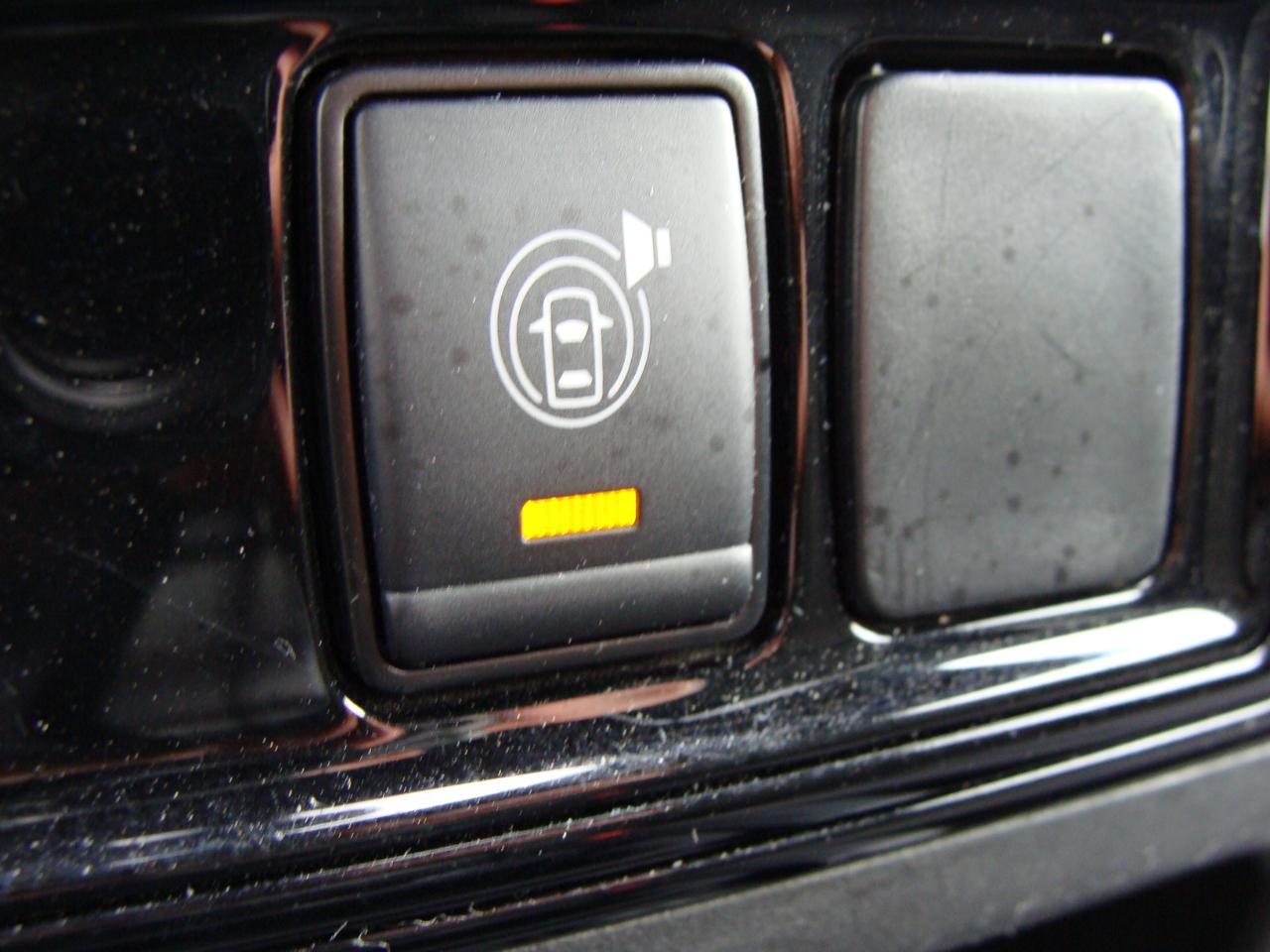 Nissan Titan 4x4 Crew Cab SV 2024