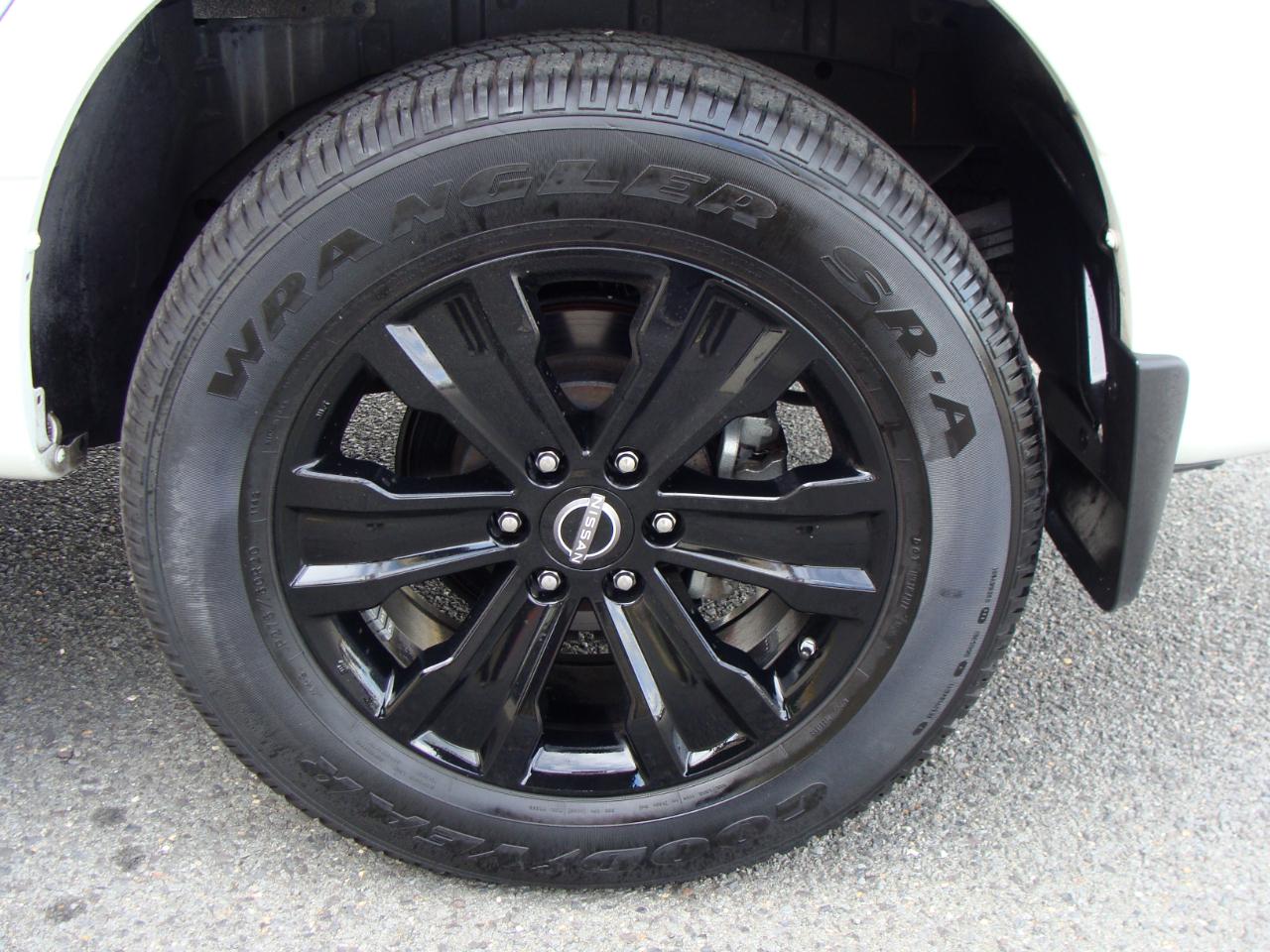 Nissan Titan 4x4 Crew Cab SV 2024