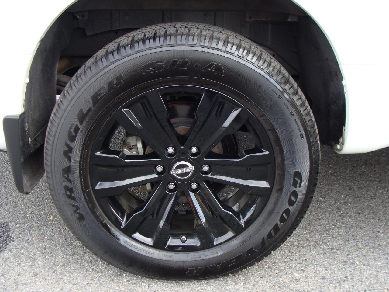 Nissan Titan 4x4 Crew Cab SV 2024