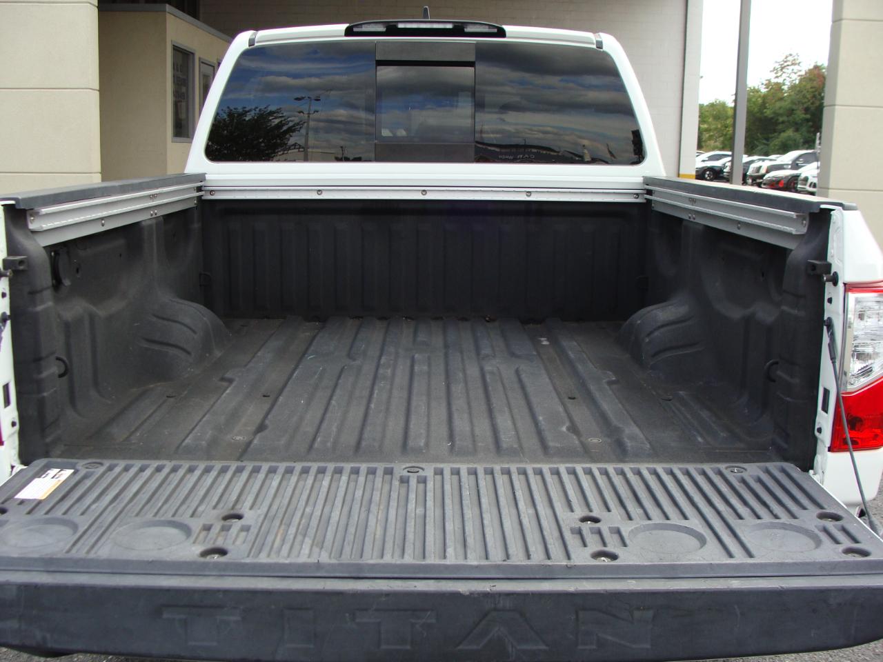 Nissan Titan 4x4 Crew Cab SV 2024