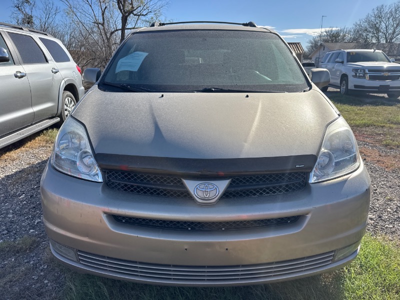 2004 Toyota Sienna XLE's photo