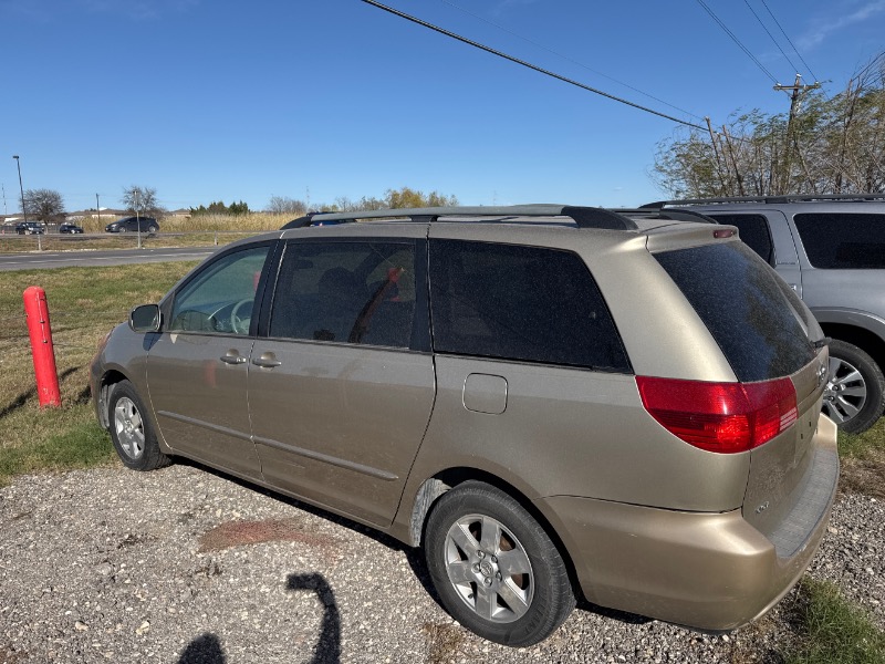 Toyota Sienna XLE 2004