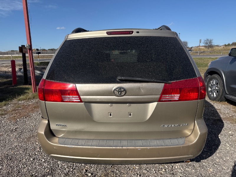 Toyota Sienna XLE 2004