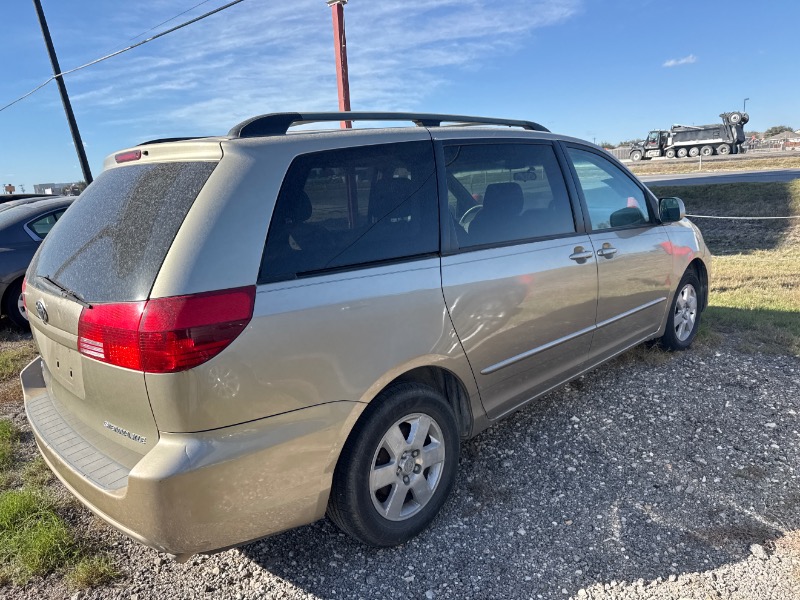 Toyota Sienna XLE 2004