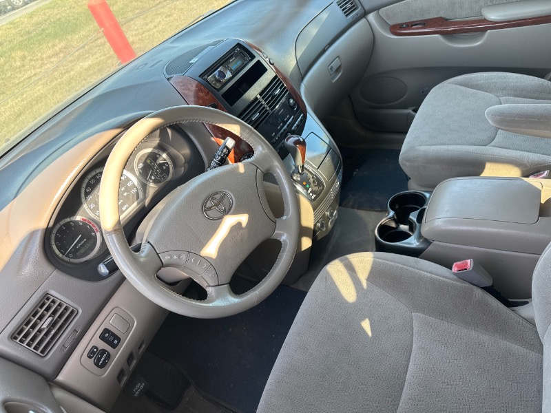 Toyota Sienna XLE 2004