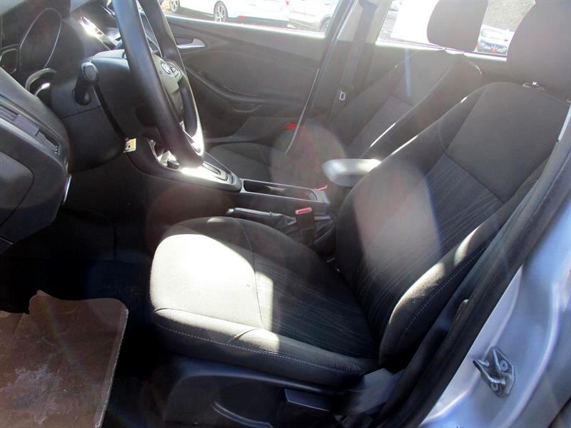 Ford Focus SE Sedan 2016