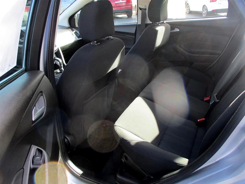 Ford Focus SE Sedan 2016