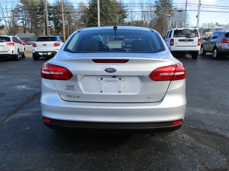 Ford Focus SE Sedan 2016