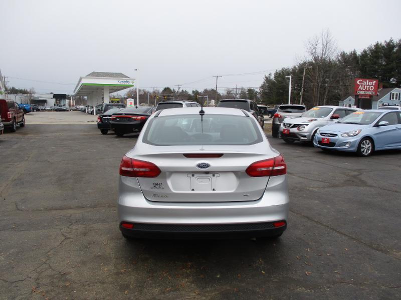 Ford Focus SE Sedan 2016