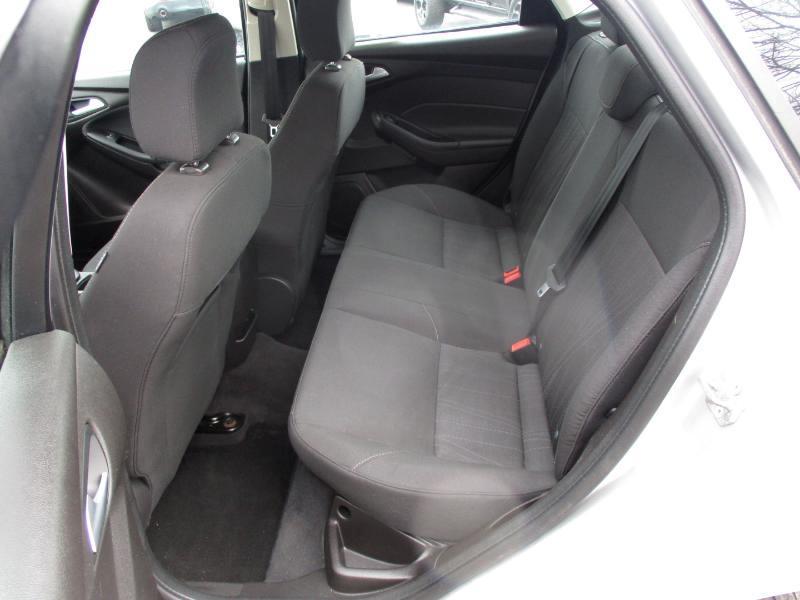 Ford Focus SE Sedan 2016