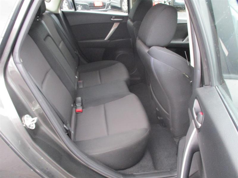 Mazda MAZDA3 s Touring 5-Door 2012