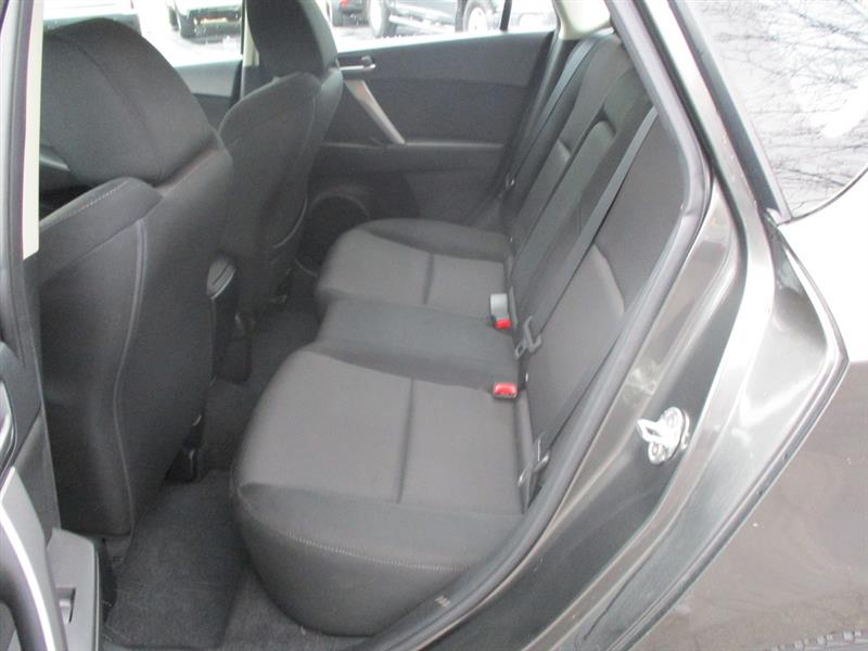 Mazda MAZDA3 s Touring 5-Door 2012