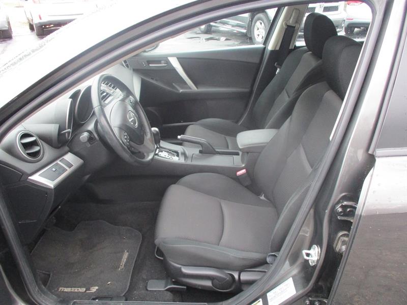 Mazda MAZDA3 s Touring 5-Door 2012
