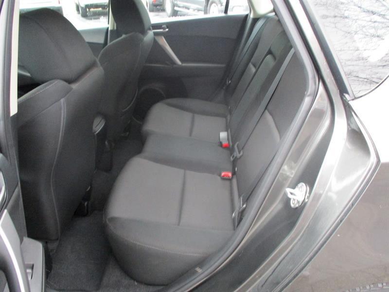 Mazda MAZDA3 s Touring 5-Door 2012