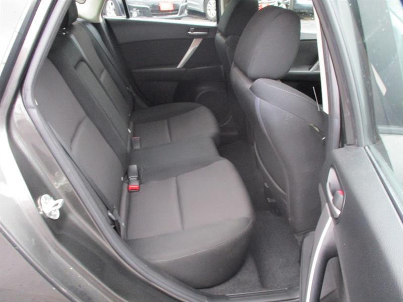 Mazda MAZDA3 s Touring 5-Door 2012