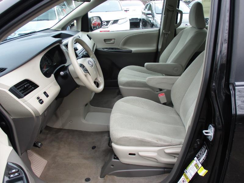 Toyota Sienna FWD 7-Passenger V6 2014