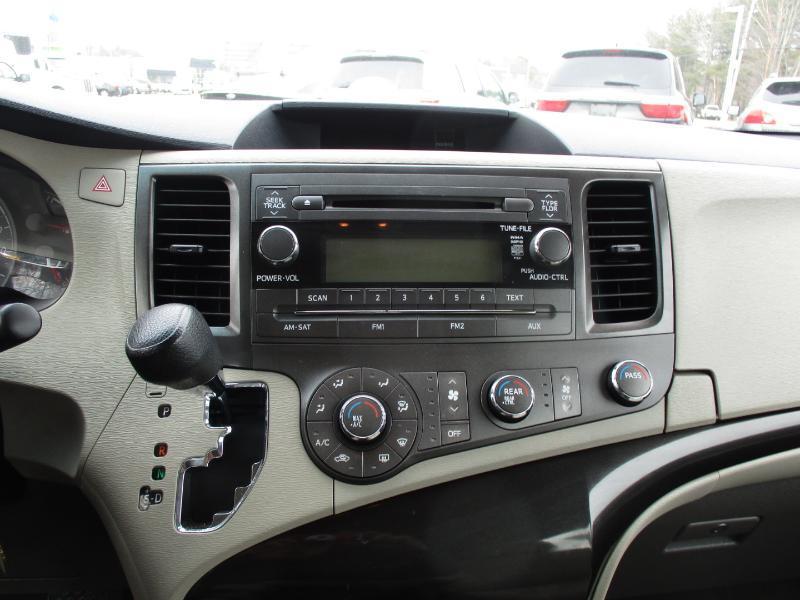 Toyota Sienna FWD 7-Passenger V6 2014