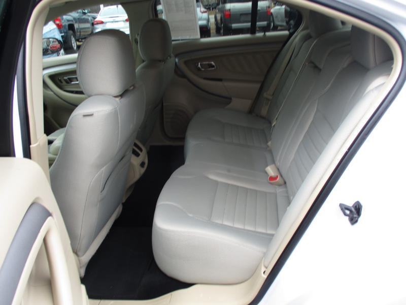 Ford Taurus SE FWD 2017