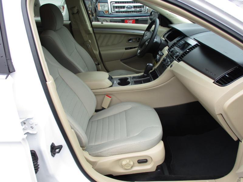 Ford Taurus SE FWD 2017