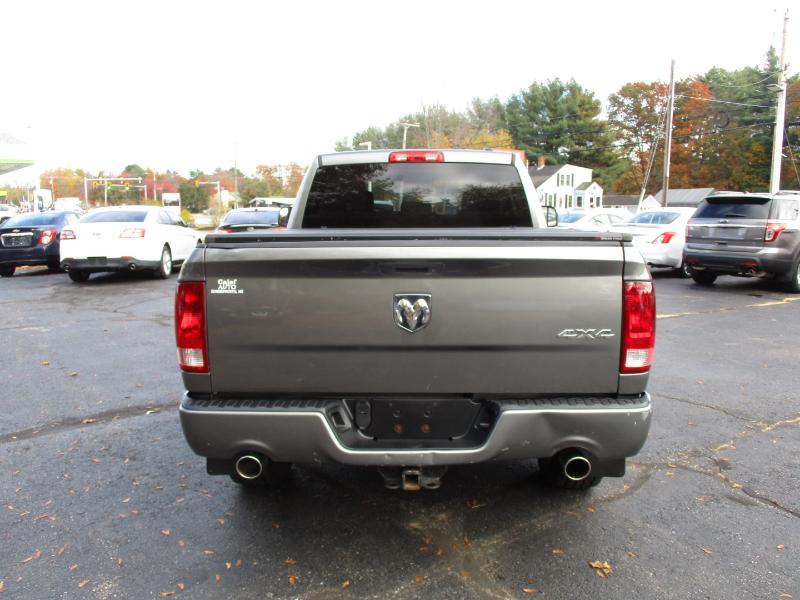 RAM 1500 ST Quad Cab 4WD 2012 RAM 1500 ST Quad Cab 4WD 2012