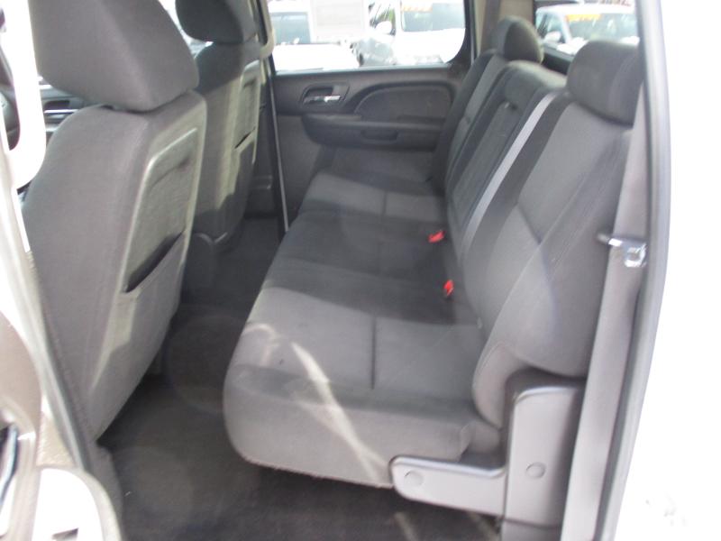 GMC Sierra 1500 SLE Crew Cab 4WD 2011