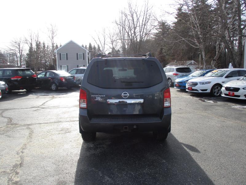 Nissan Pathfinder LE 4WD 2012