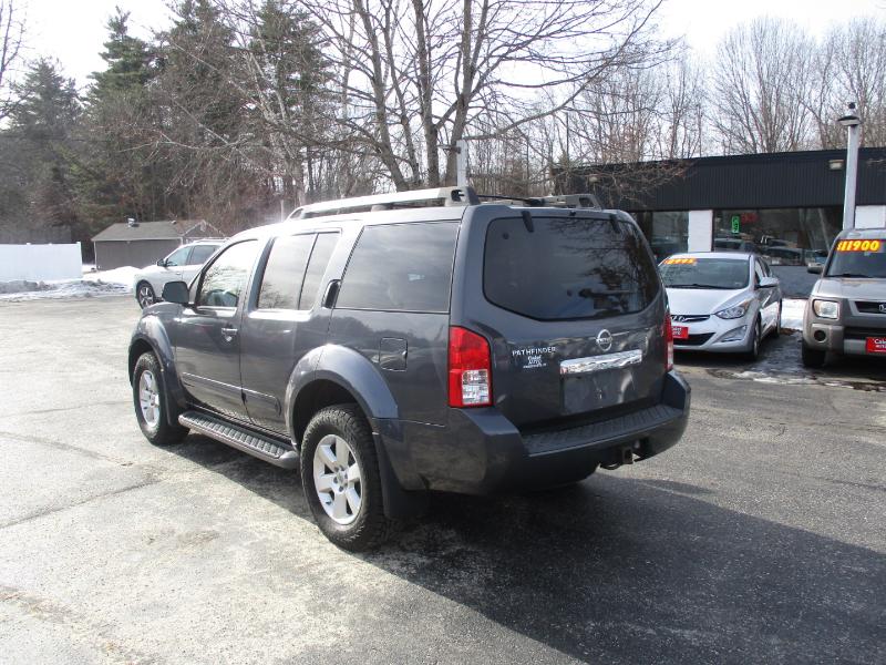 Nissan Pathfinder LE 4WD 2012