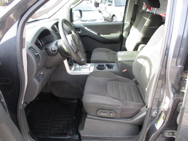 Nissan Pathfinder LE 4WD 2012